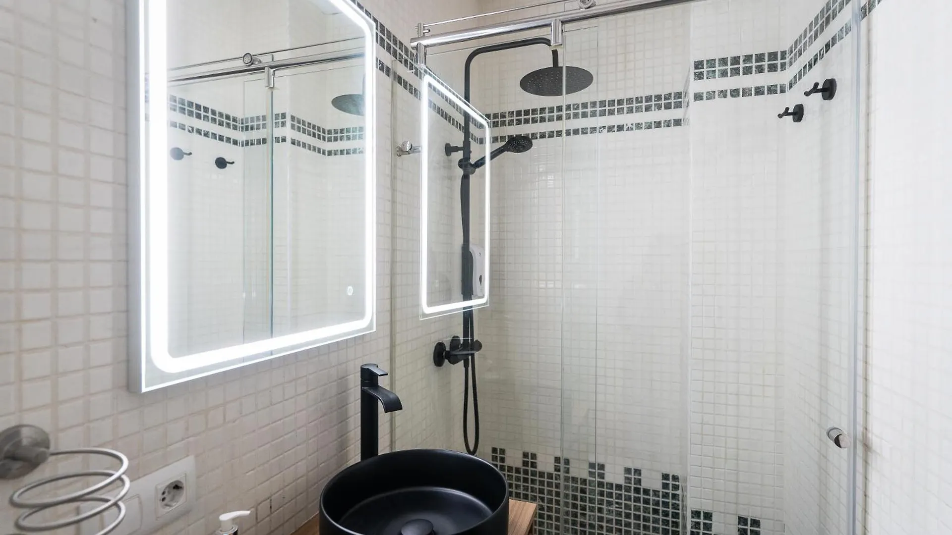 公寓 Apartamento Triana Deluxe Con Patio Privado 塞维利亚